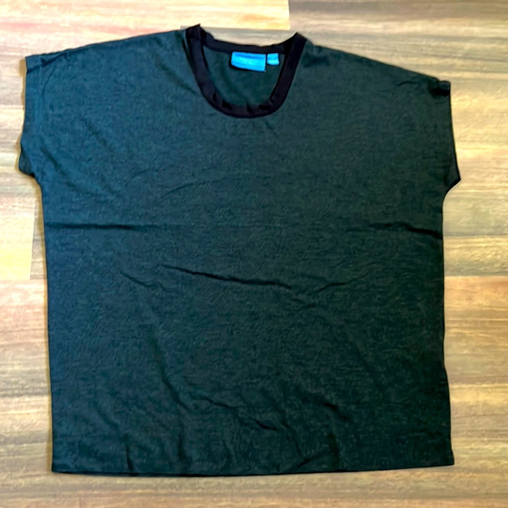 Vera Wang Dark Grey Sleeveless Shirt (Size M)